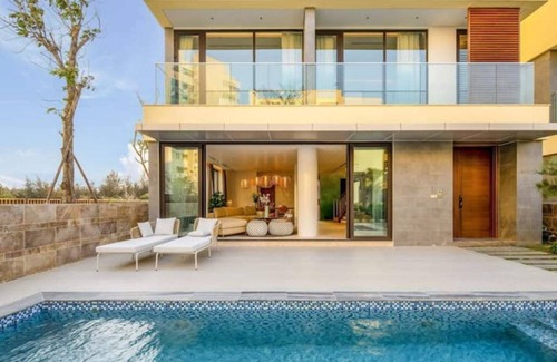 Dien Ban Villa | Luxurious beach Villa with pool & daily breakfast