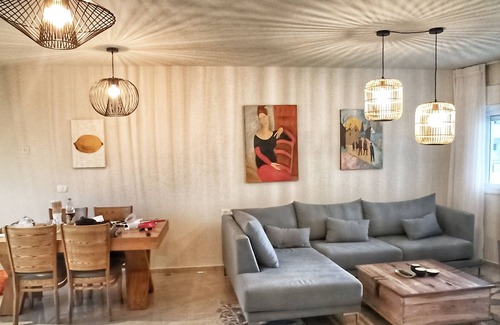 Hadera Apartment | luxurious beachfront apt - steps from beach