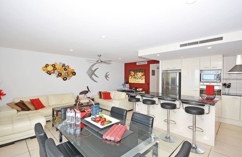 Scarness Apartment | Luxurious Beachfront Apartment