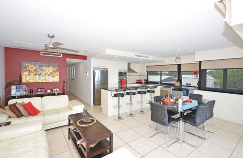 Scarness Apartment | Luxurious Beachfront Apartment