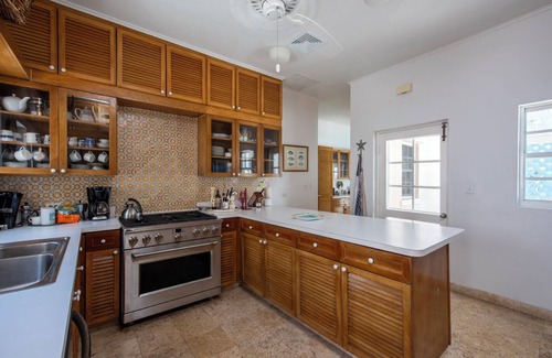 Savannah Sound House | Luxurious Beachfront Estate w/Pool on Windermere. Club, Tennis, Pickleball