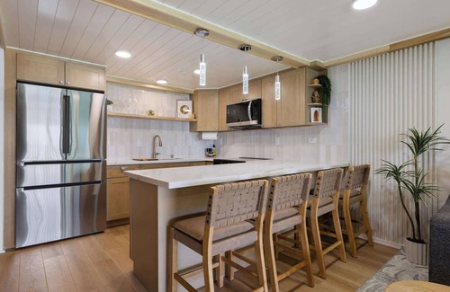 Punaluu Condo | Luxurious Beachfront Condo