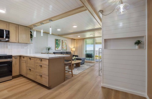Punaluu Condo | Luxurious Beachfront Condo