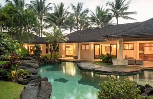Kailua House | Luxurious Beachfront Home w/ Pool , Access to Beach
