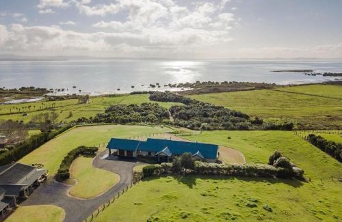 Clarks Beach House | Luxurious Beachfront House in Clarks Beach