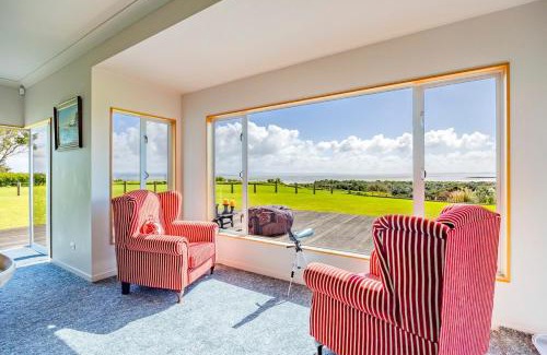 Clarks Beach House | Luxurious Beachfront House in Clarks Beach