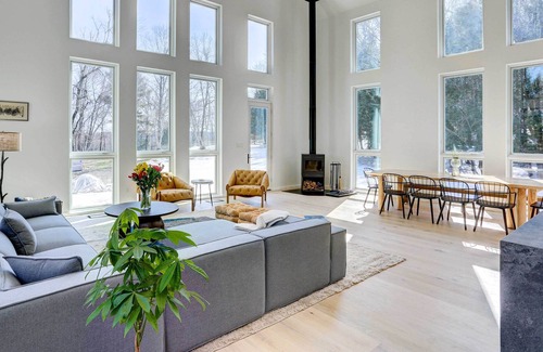 Cochecton House | Luxurious Bethel Wellness Retreat w/ Yoga Studio!