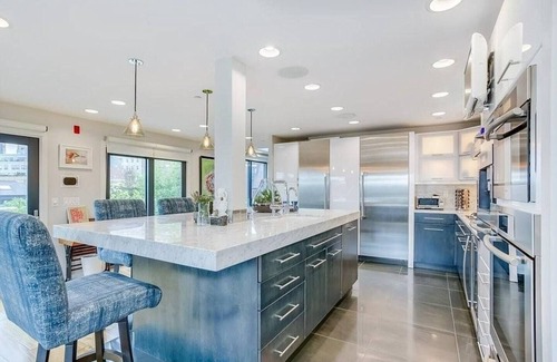 Columbus Condo | Luxurious Boston Penthouse w roof deck and hot tub
