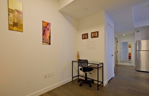 St. Lawrence Condo | Luxurious Brand New 2 BDRM 2 Bath Condo Downtown Toronto