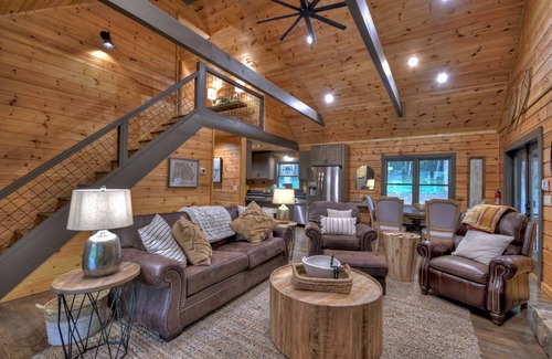 Suches Cabin | Luxurious Brown Mountain River Cabin 4BR/3Bath w/Hot Tub and Fire Pit