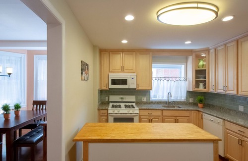 Melrose House | Luxurious Bungalow Jewel, Amenities-Rich Home, Close to Downtown Attractions