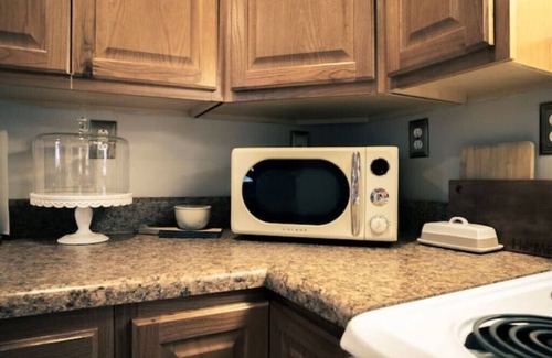 Alum Creek Cabin | Luxurious cabin, 6 mi HM trails, 12 mi Charleston
