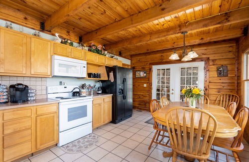 Stanton Cabin | Luxurious Cabin Across From The Red River Gorge, In The Natural Bridge Area