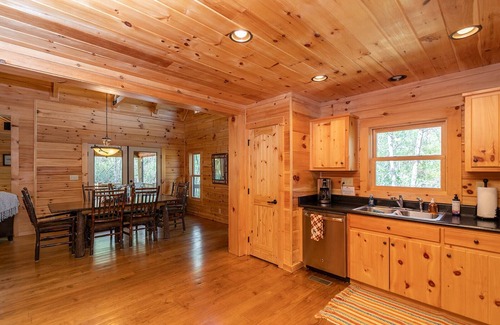 Cedar Mountain Cabin | Luxurious Cabin in DuPont State Forest near trails and recreation.