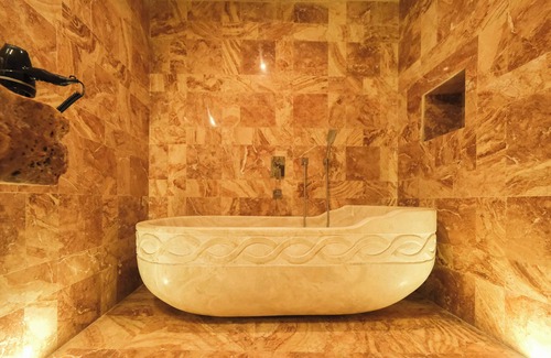Uchisar Apartment | Luxurious Cave Suite with Bathtub 101