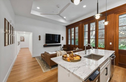 Central Business District Hotel | Luxurious CBD Units Near French Quarter