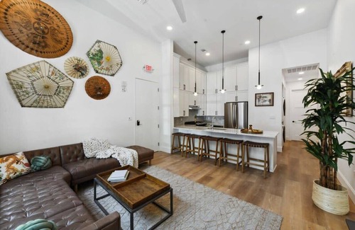 Central Business District Hotel | Luxurious CBD Units Near French Quarter