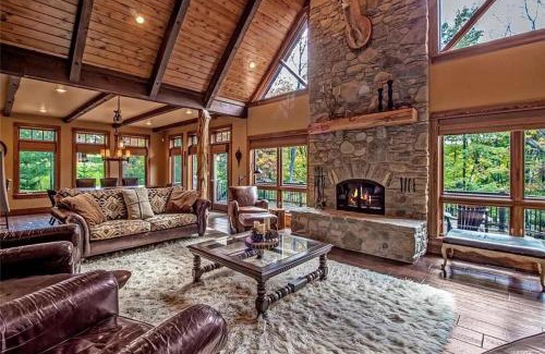 Ellicottville House | Luxurious Chalet! Hot-tub, Bonfire & Ideal Location for Skiing & Town