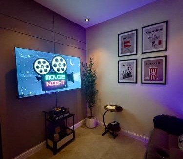 Al-Hamra'a Apartment | Luxurious cinema studio near the sea with self check-in