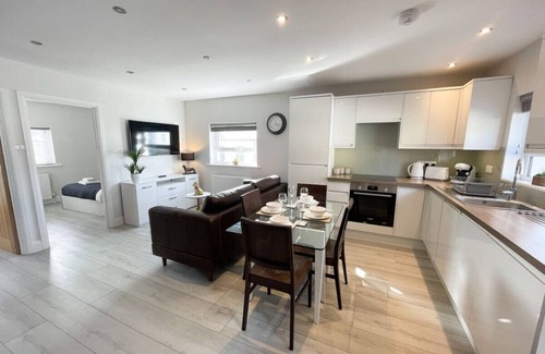 Mill Road Apartment | Luxurious City apartment - short walk from station