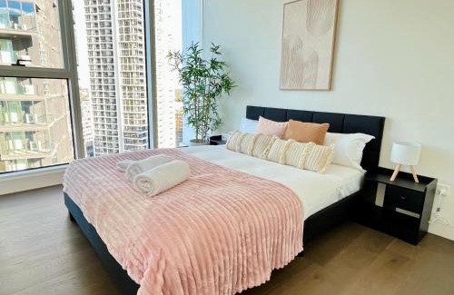 Lidcombe Apartment | Luxurious city view at Sydney Olympic Park