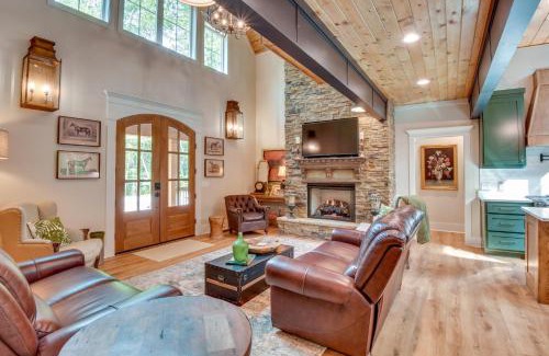 Clarkesville House | Luxurious Clarkesville Cabin with Decks and Fire Pit
