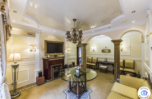Lypky Apartment | LUXURIOUS CLASSIC APARTMENT. TOP LOCATION: BESSARABSKA SQUARE