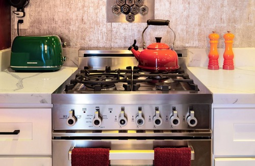 Inner Mission Condo | Luxurious Comfort! Rooftop Deck, Perfect Location in San Francisco