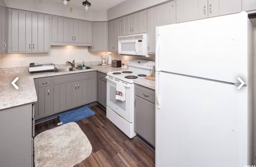 Moline Condo | Luxurious Condo family-friendly nCloser to attractions!nEatery,Walmart&lot more!