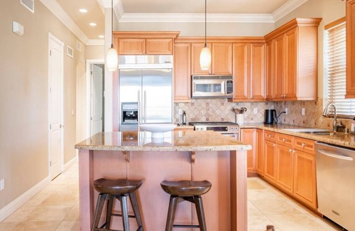 Lake Las Vegas Condo | Luxurious condo in beautiful Lake Las Vegas - Golfing, Hiking, Swimming nearby!