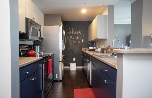 Fourth Ward Condo | Luxurious Condo in Uptown Charlotte - 60" TVs in each room!