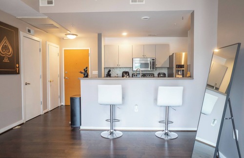 Fourth Ward Condo | Luxurious Condo in Uptown Charlotte - 60" TVs in each room!