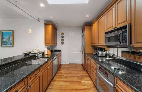 Redevelopment Area Condo | Luxurious Condo on Downtown Fifth Ave