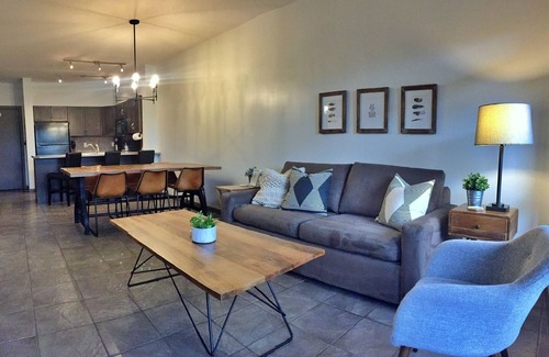 South Pandosy Condo | Luxurious Condo overlooking Playa's quiet 3rd floor courtyard