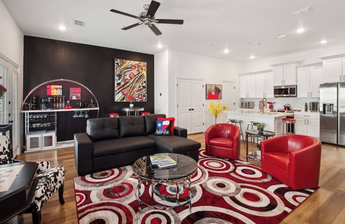 Arlington House | Luxurious Condo w/Premium Amenities! Rooftop Retreat w views of stadiums, private garage & gated entry