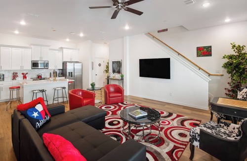 Arlington House | Luxurious Condo w/Premium Amenities! Rooftop Retreat w views of stadiums, private garage & gated entry