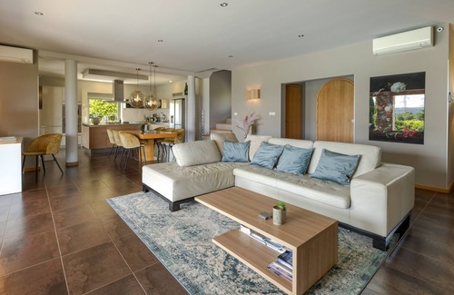 Topid Villa | Luxurious Contemporary Villa, large pool heated 28° - green views