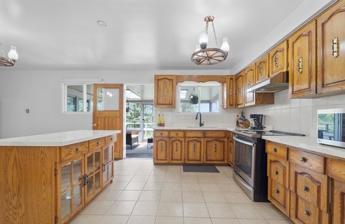 Amaranth House | Luxurious Cottage with sunroom