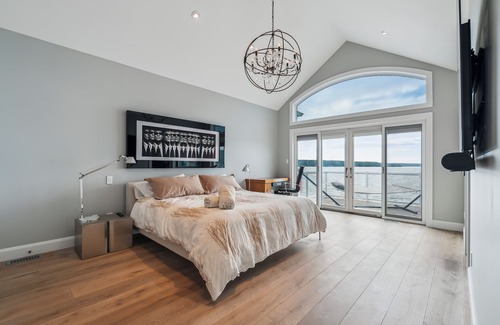Tiny Cottage | Luxurious Cottage in Tiny 5bd4bth|Private Beach Front