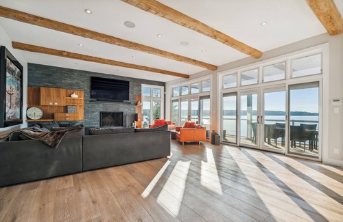 Tiny Cottage | Luxurious Cottage in Tiny 5bd4bth|Private Beach Front