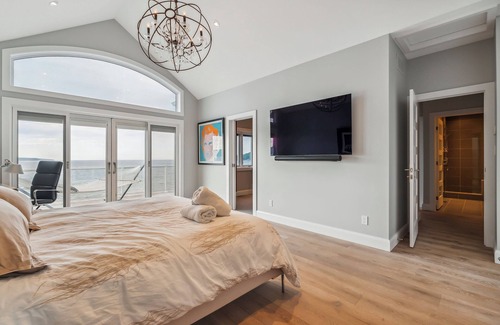 Tiny Cottage | Luxurious Cottage in Tiny 5bd4bth|Private Beach Front