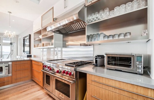 Tiny House | Luxurious Cottage in Tiny 5bd4bth Private Beach