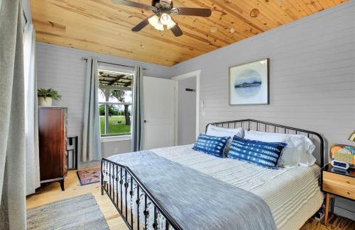 Fredericksburg House | Luxurious Cottage on 3-Acre's in Fred Wine Country