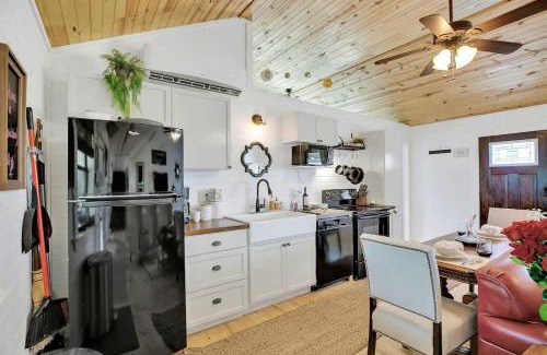 Fredericksburg House | Luxurious Cottage on 3-Acre's in Fred Wine Country