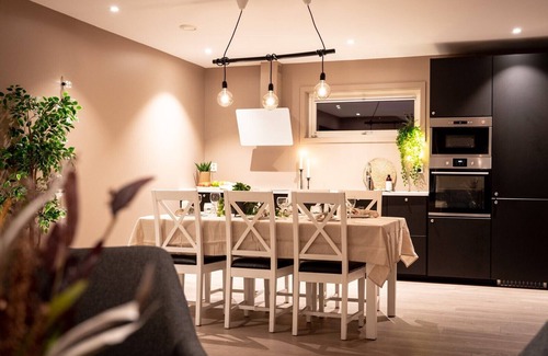 Steinsland House | Luxurious cottage outside Bergen with Jacuzzi - Spa, boat and kayak rental