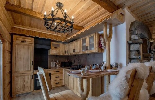 Pcim House | Luxurious cottage with a fireplace in Zawadka