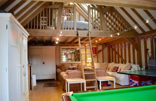 Moffat House | Luxurious Country Barn