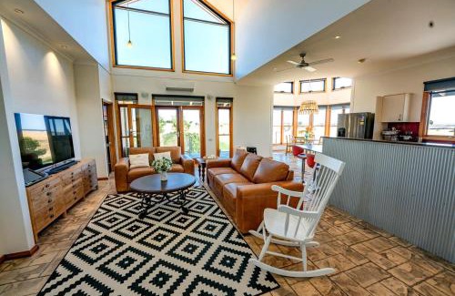 Springrange House | Luxurious Country Estate 6 BR 6 Bathroom