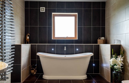Ballyshannon House | ★ Luxurious Countryside Retreat | Gym & BBQ Hut ★
