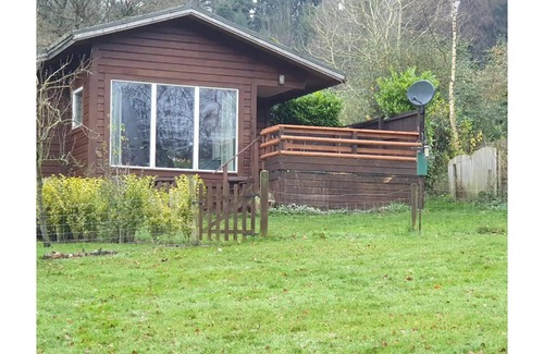 Horton House | Luxurious couples Peak District lodge, hot tub, 3 mins to lake